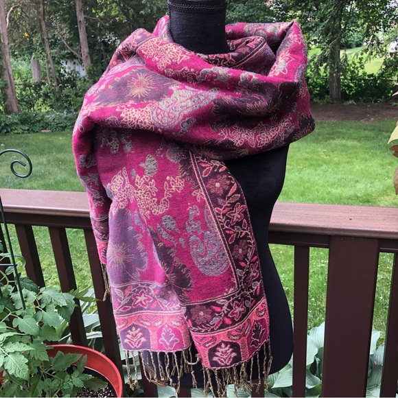 Accessories - Woven Floral Metallic Wrap/Scarf 🌺🌺